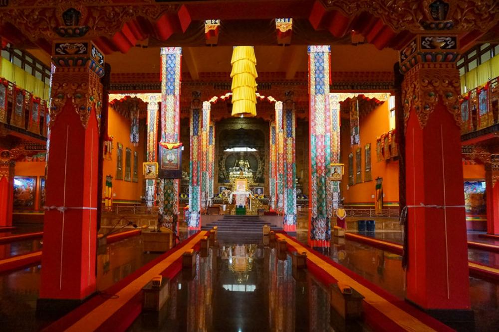 Bylakuppe Golden Temple and tibetan Monastery